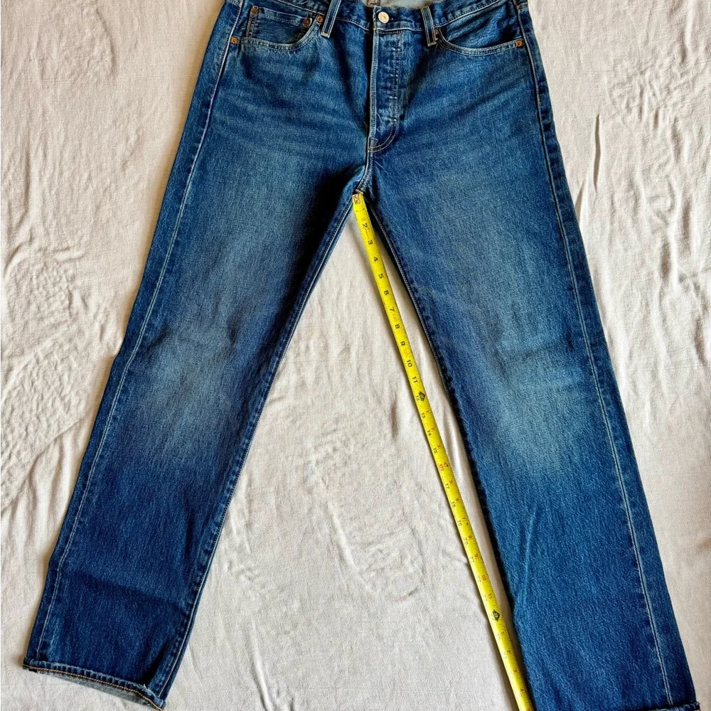 Levi's Premium Selvedge 501 Men's Straight Jeans in Medium Blue - Picture 3 of 12